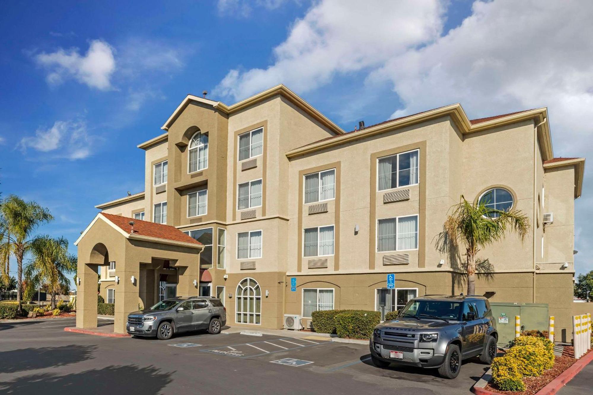 Comfort Inn Lathrop Stockton Airport Экстерьер фото