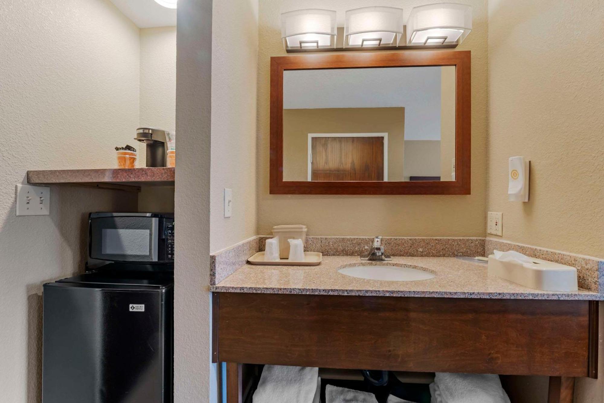 Comfort Inn Lathrop Stockton Airport Экстерьер фото
