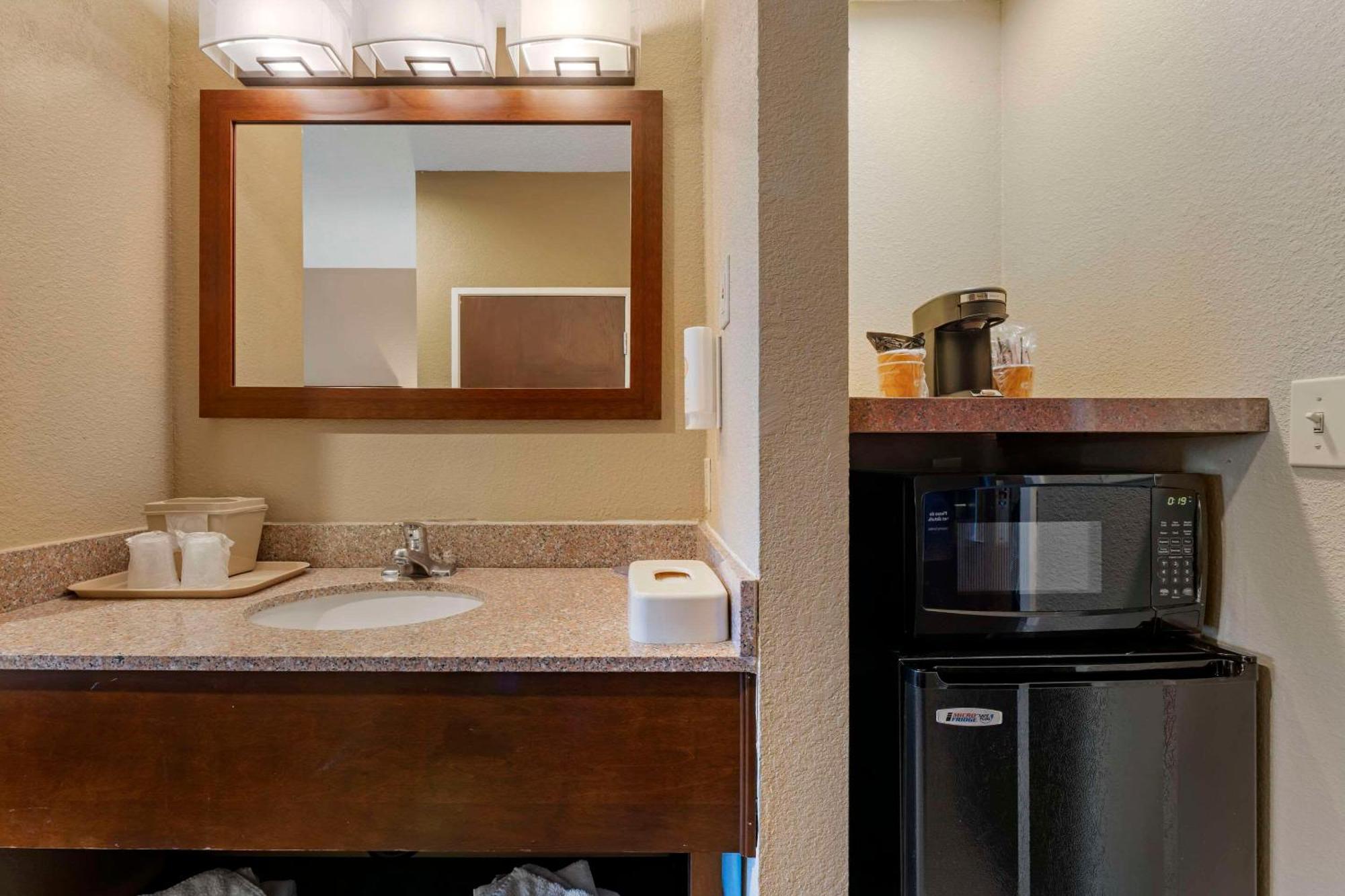 Comfort Inn Lathrop Stockton Airport Экстерьер фото
