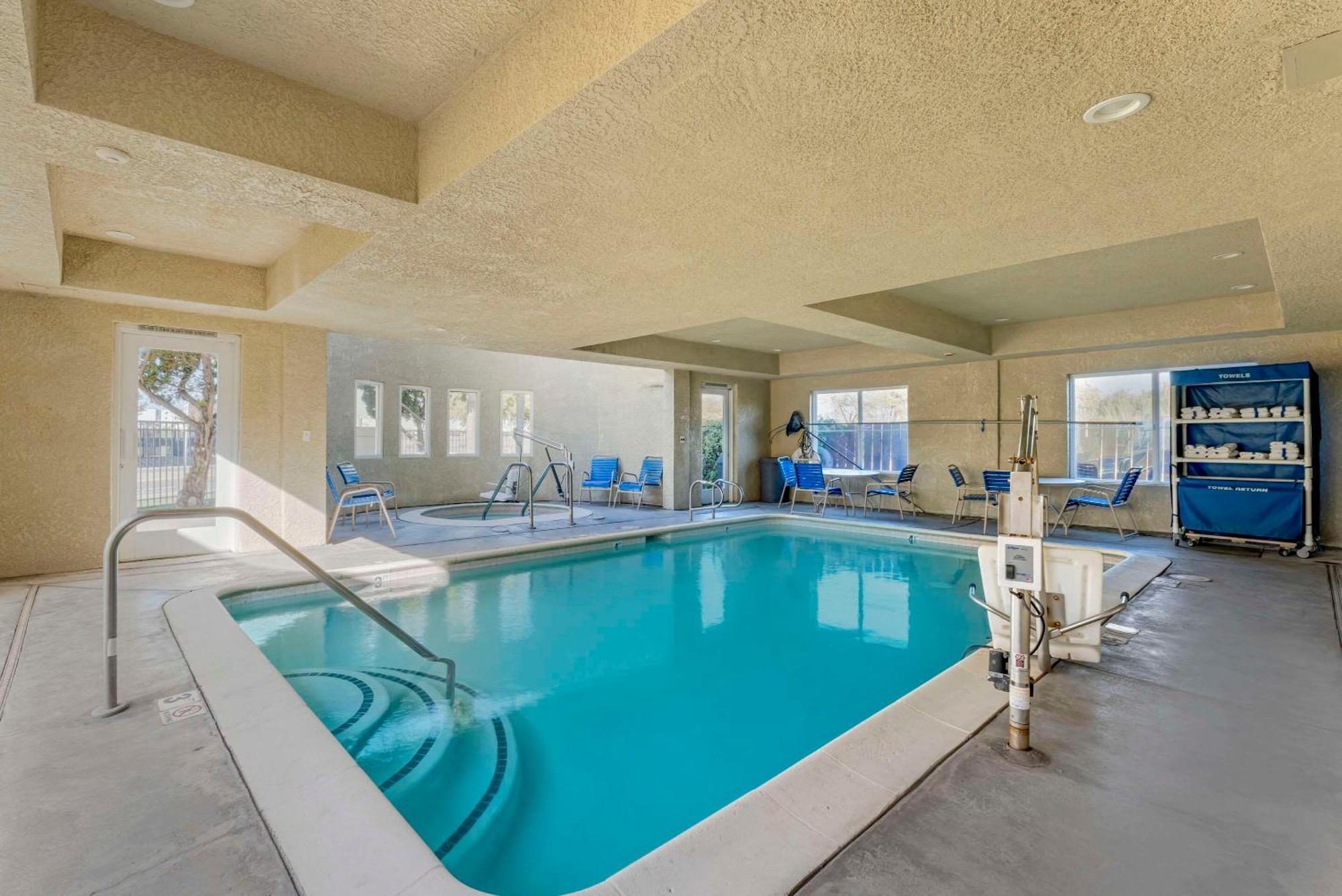 Comfort Inn Lathrop Stockton Airport Экстерьер фото