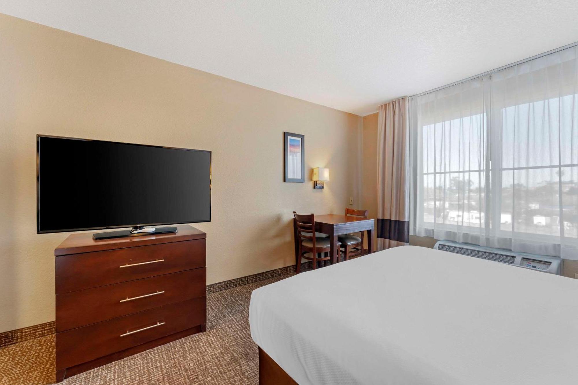 Comfort Inn Lathrop Stockton Airport Экстерьер фото